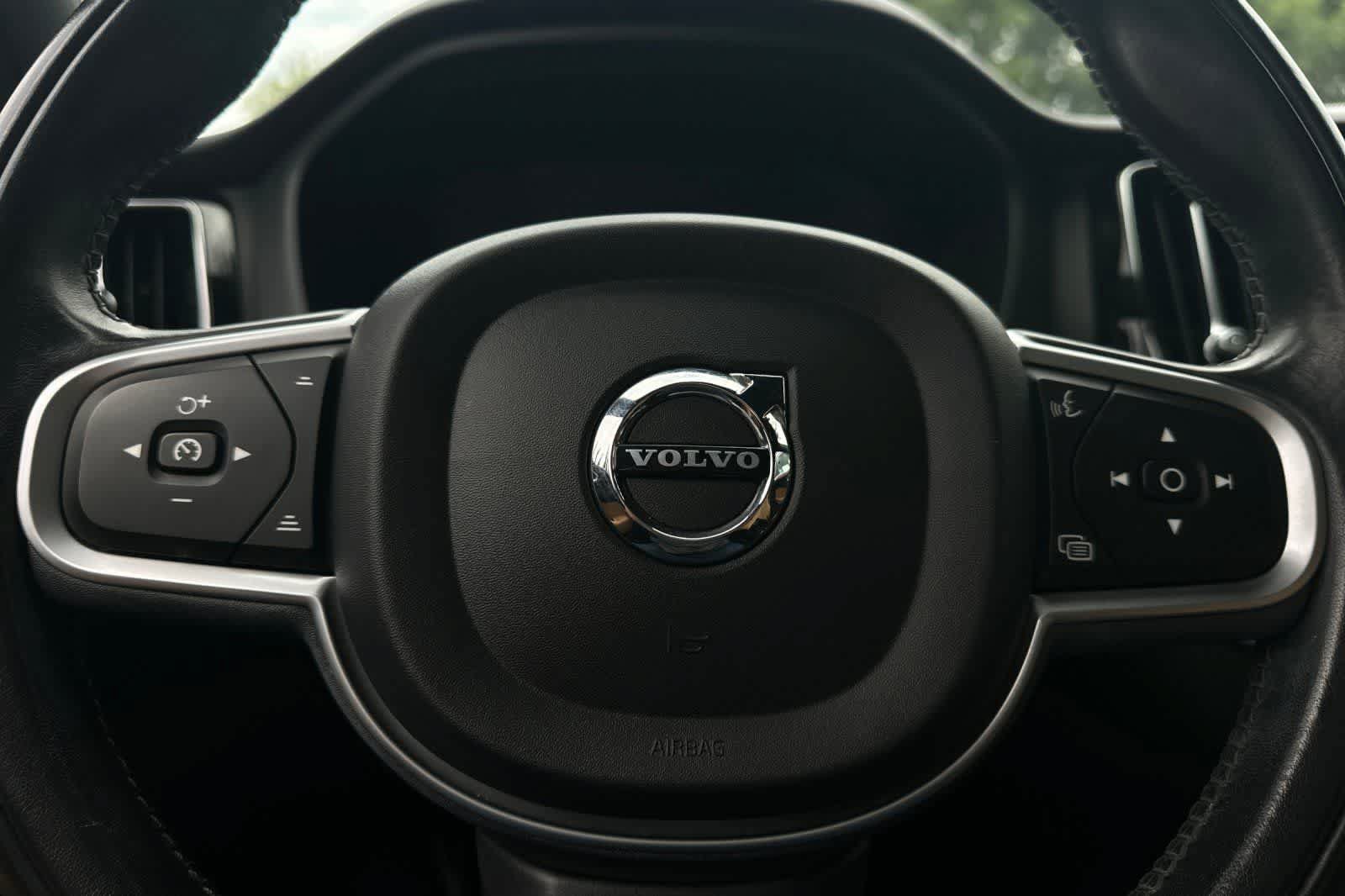 Used 2019 Volvo XC60 T6 Momentum w/ Multimedia Package AWD/4WD image 29