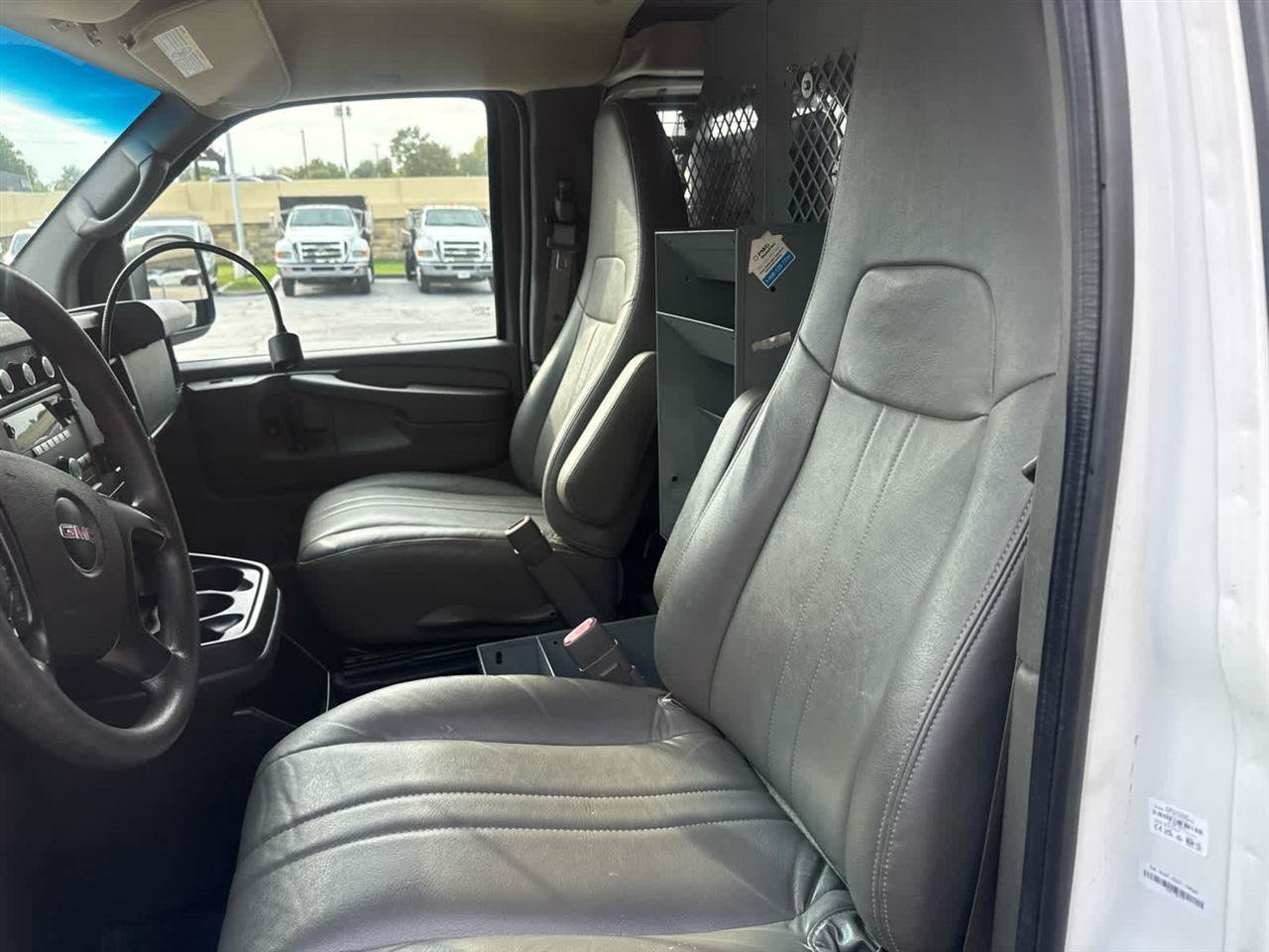 Used 2014 GMC Savana 3500 RWD image 13