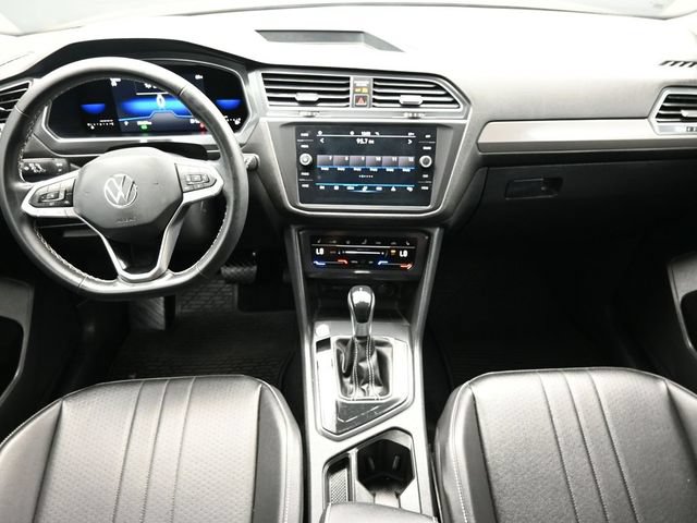 Used 2022 Volkswagen Tiguan SE FWD image 17