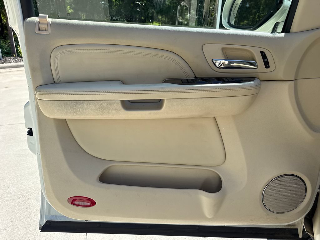 Used 2007 Cadillac Escalade AWD w/ Information Package image 13