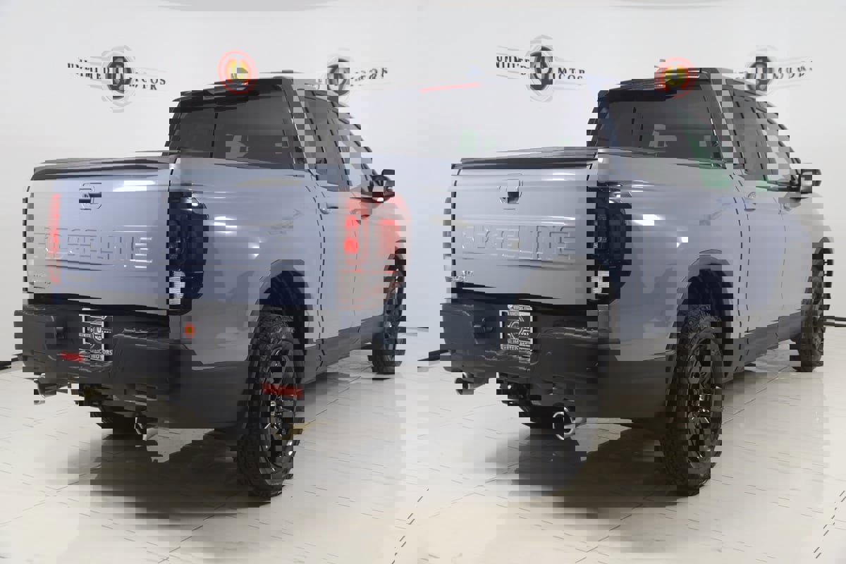 Used 2025 Honda Ridgeline Black Edition image 3