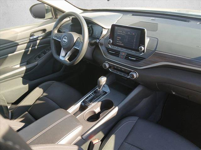 Used 2025 Nissan Altima 2.5 SV FWD image 24
