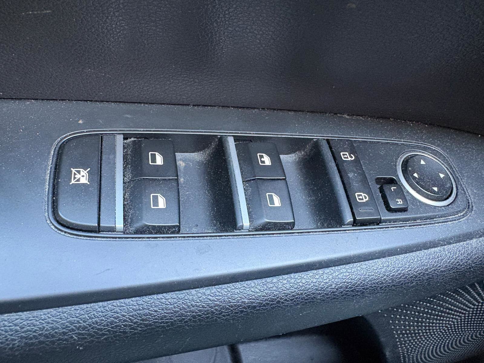 Used 2019 Kia Forte LXS image 28