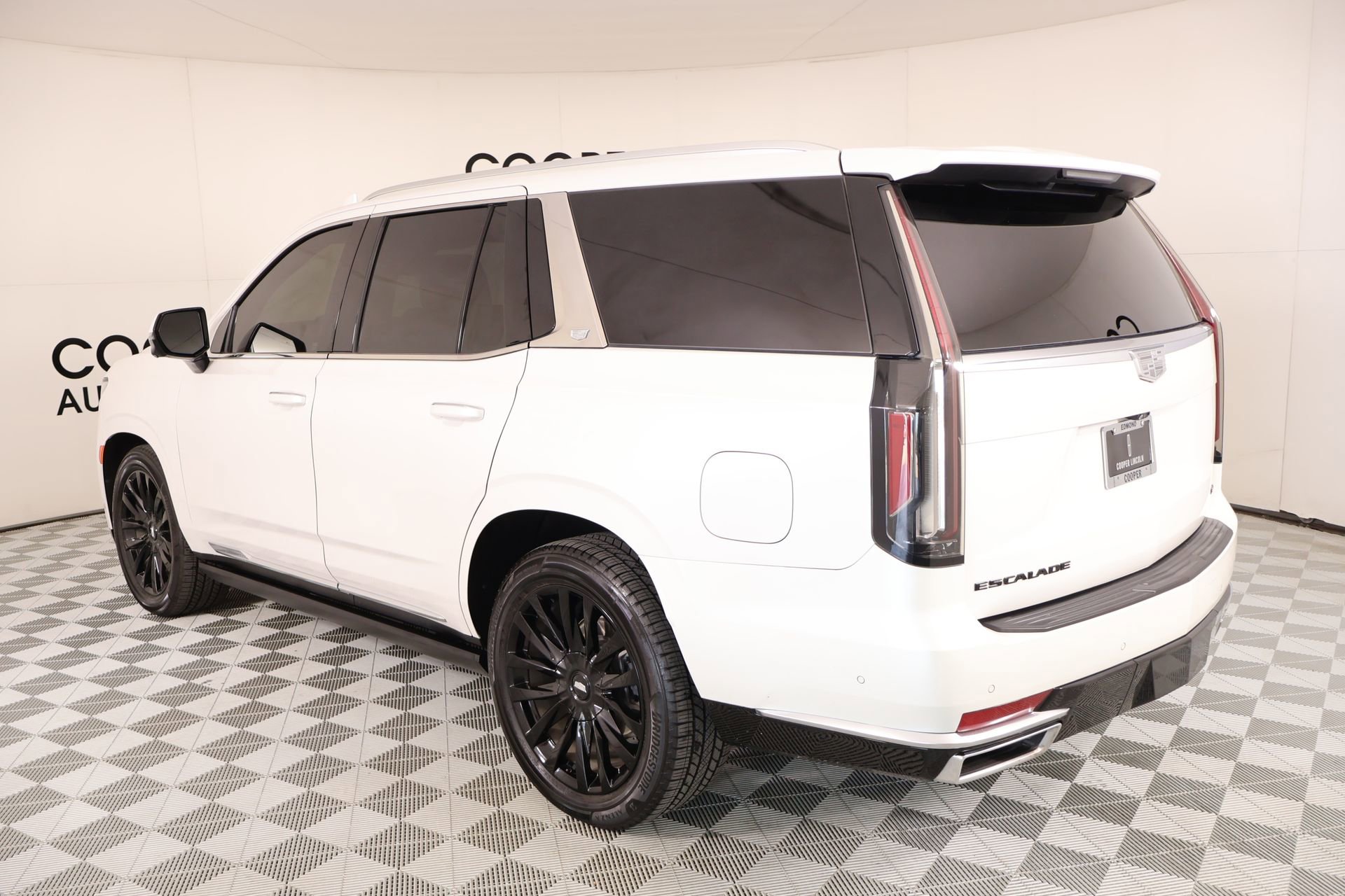 Used 2022 Cadillac Escalade Premium Luxury w/ Performance Package AWD/4WD image 24