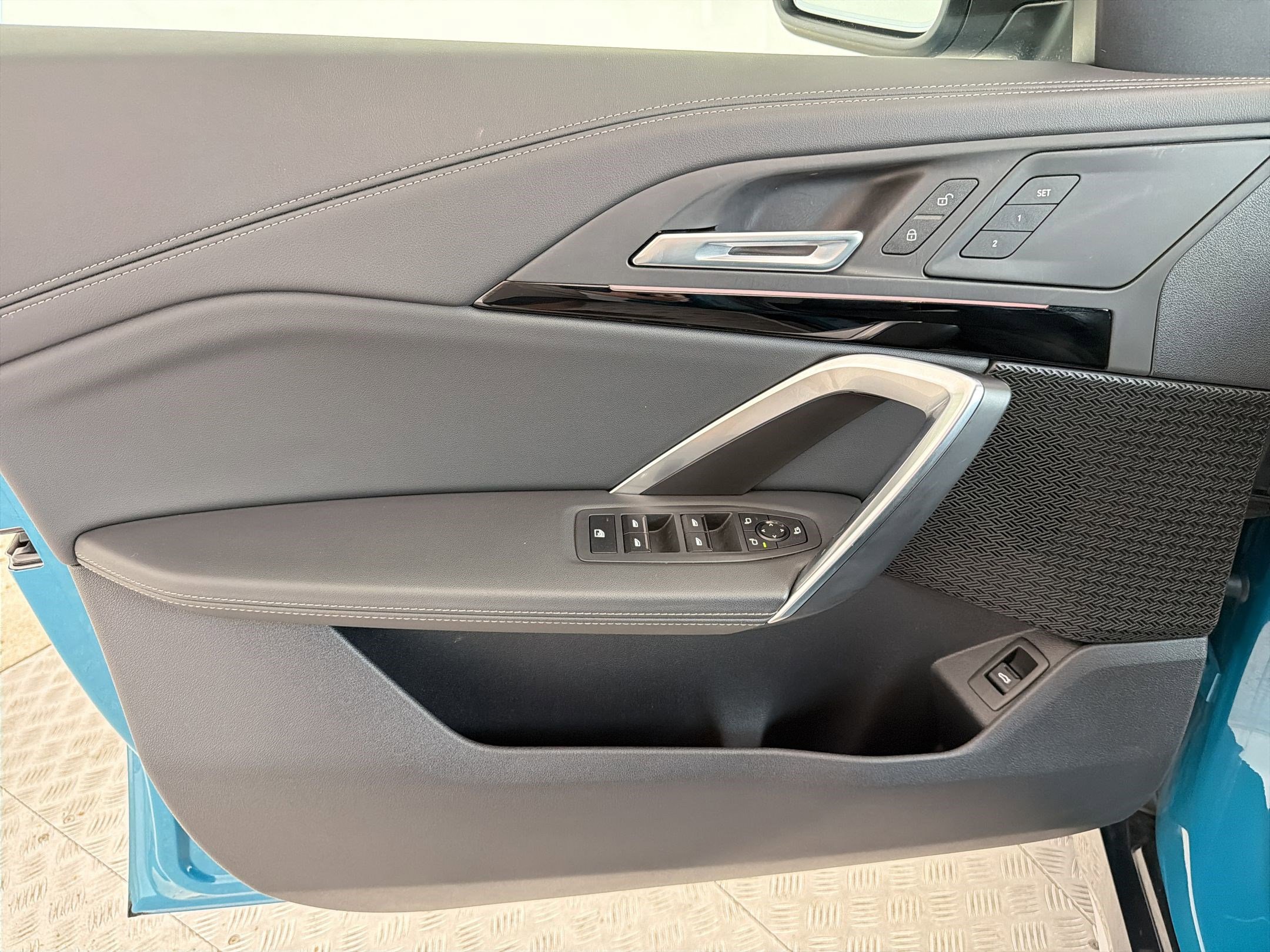 Used 2025 BMW X1 xDrive28i w/ Technology Package image 13