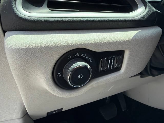 Used 2023 Chrysler Pacifica Touring-L FWD image 25