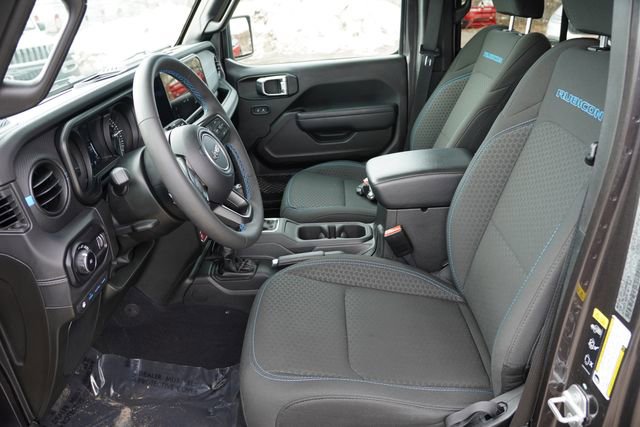 Certified 2025 Jeep Wrangler Unlimited Rubicon 4xe w/ Safety Group image 17