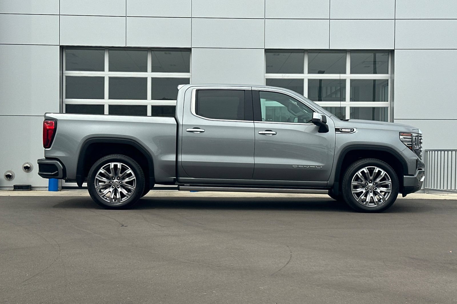 Used 2024 GMC Sierra 1500 Denali w/ Denali Reserve Package AWD/4WD image 3