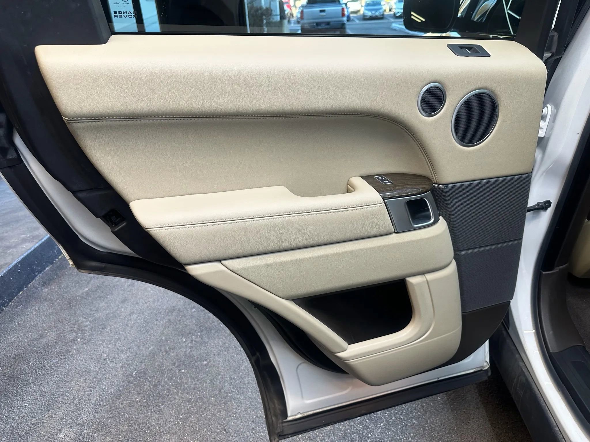 Used 2016 Land Rover Range Rover Sport SE image 20