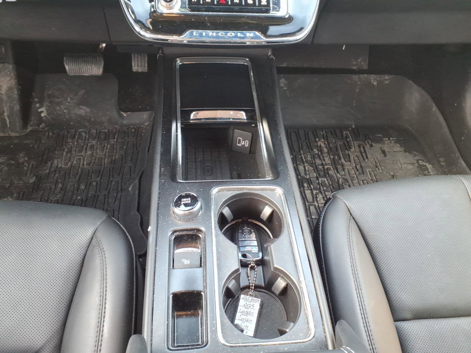 Used 2025 Lincoln Corsair AWD w/ Equipment Group 101A image 13