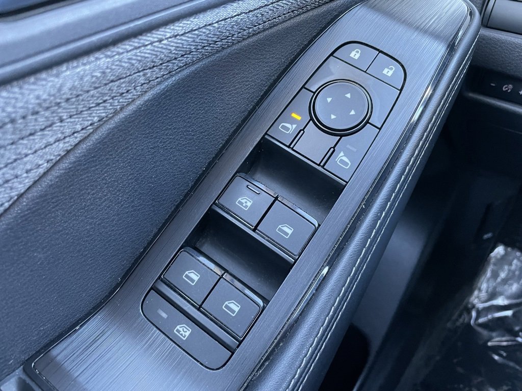 Used 2023 Nissan Rogue SV image 25