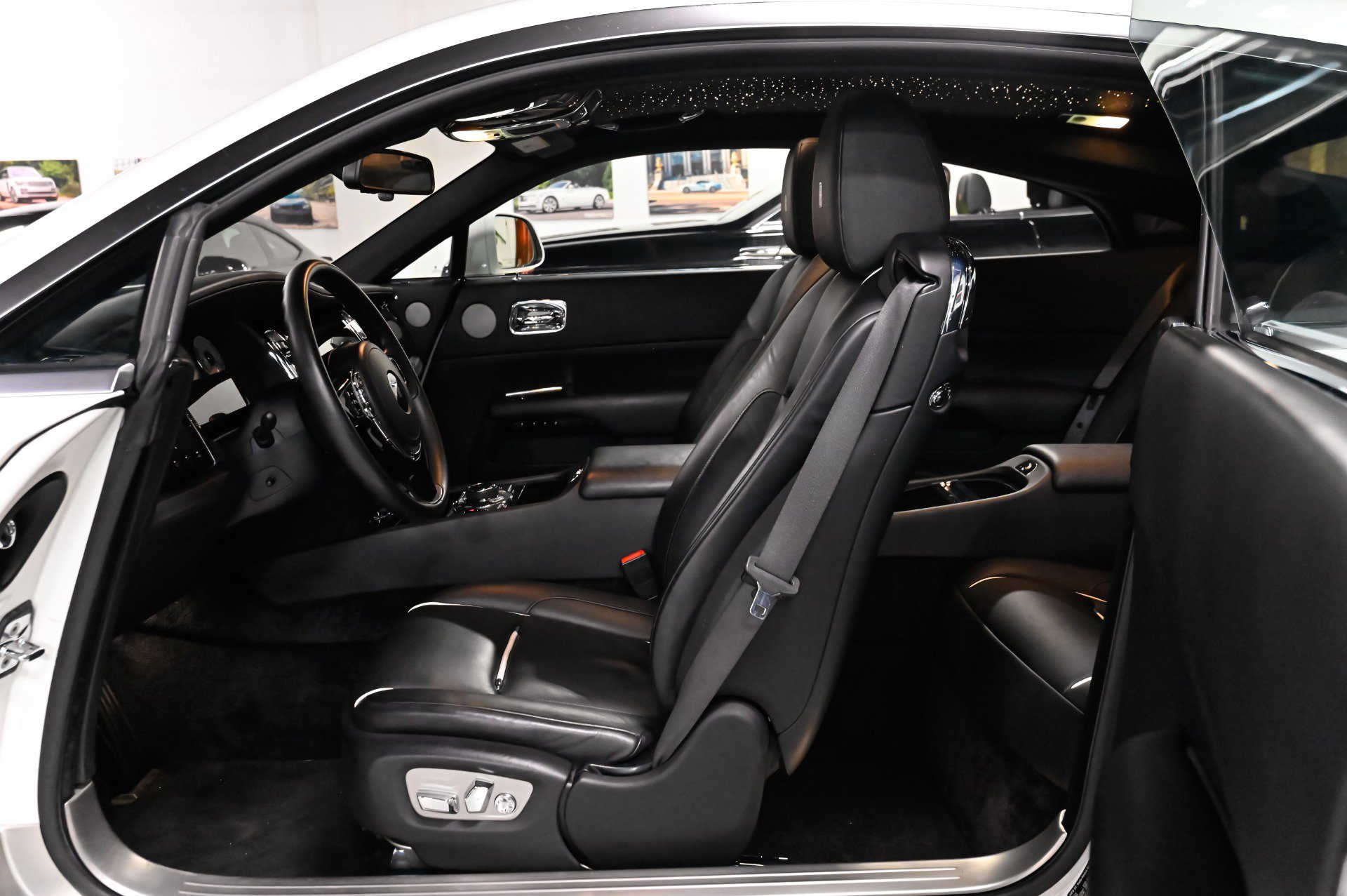 Used 2017 Rolls-Royce Wraith RWD image 5