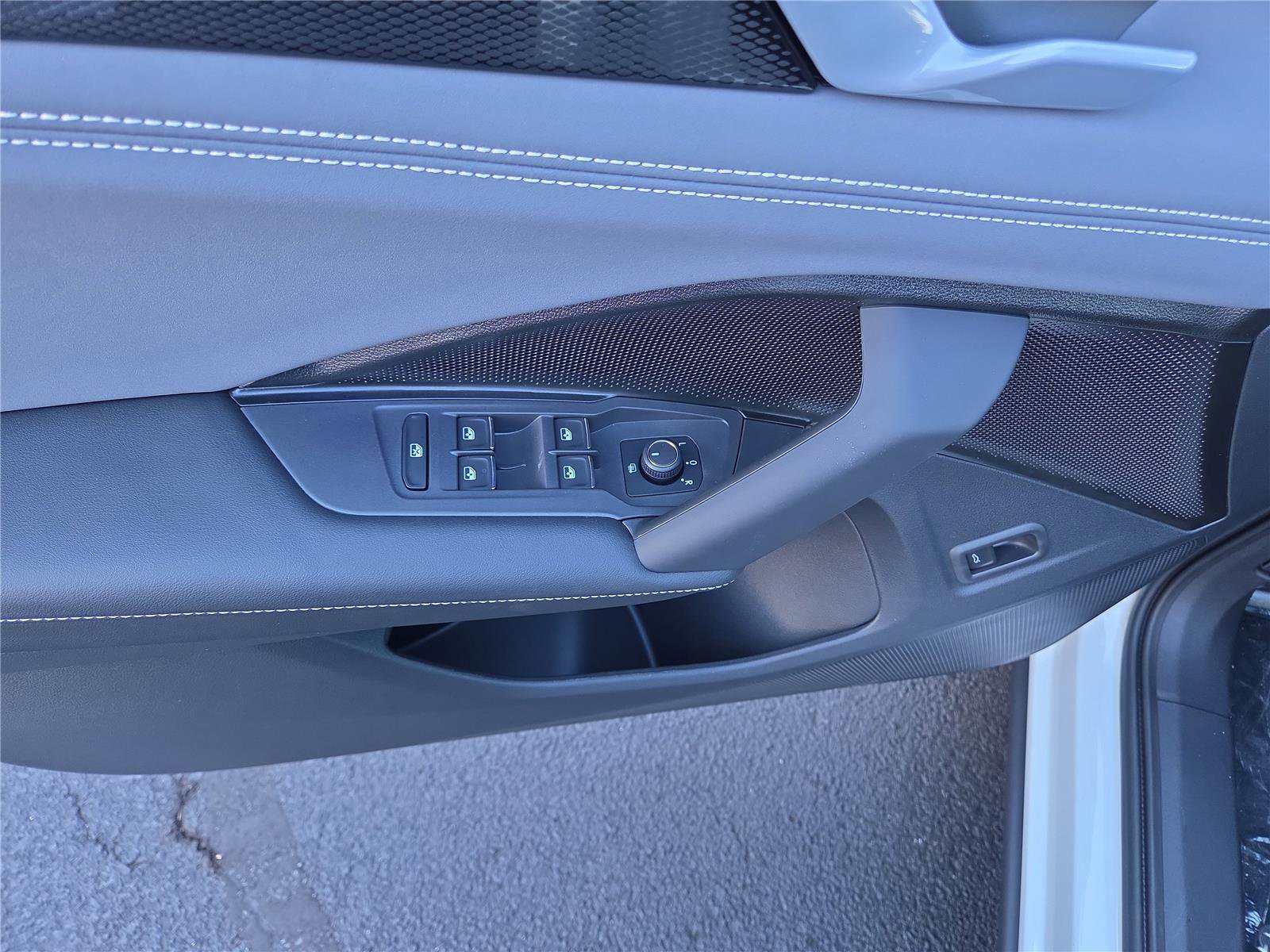 New 2025 Volkswagen Tiguan SE R-Line image 10