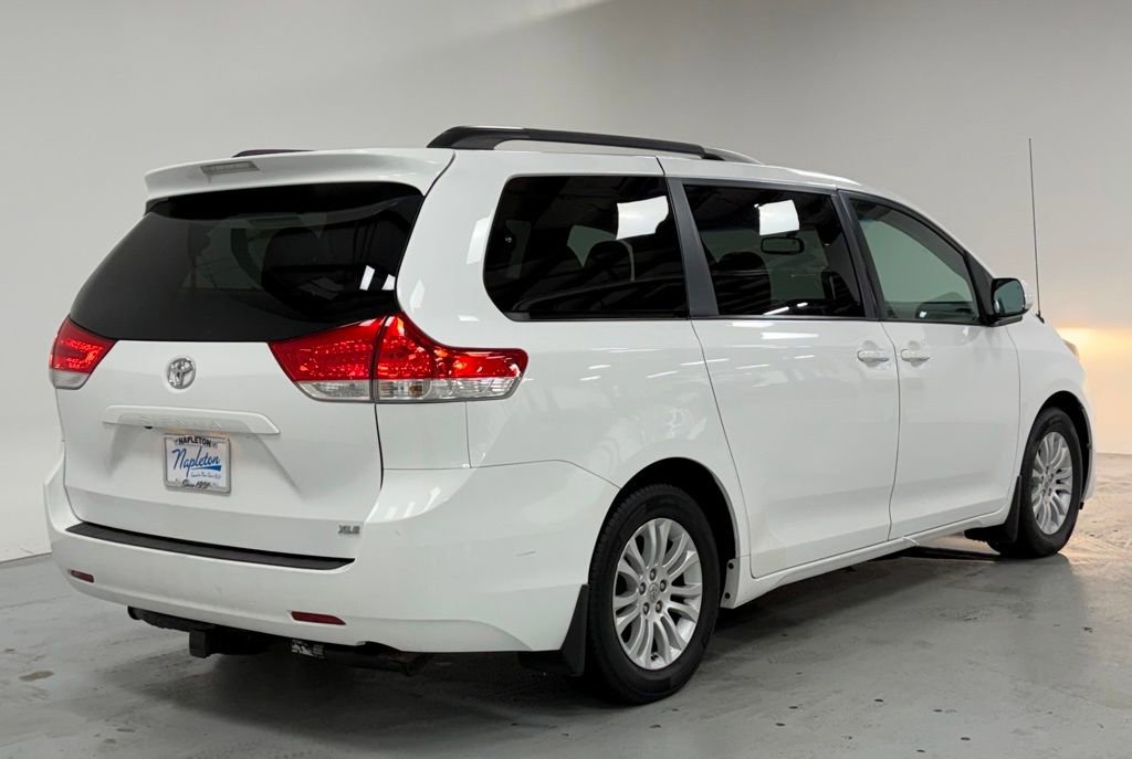 Used 2014 Toyota Sienna XLE image 4