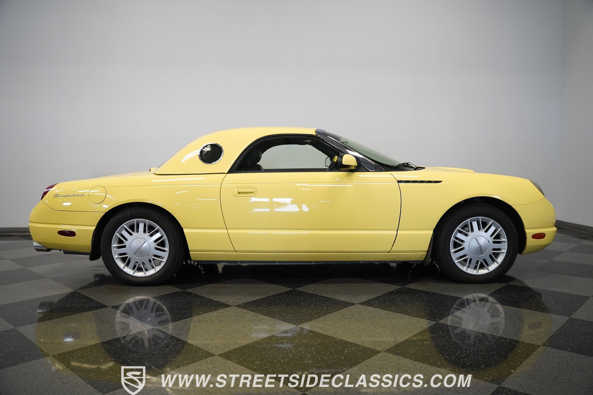 Used 2002 Ford Thunderbird image 17