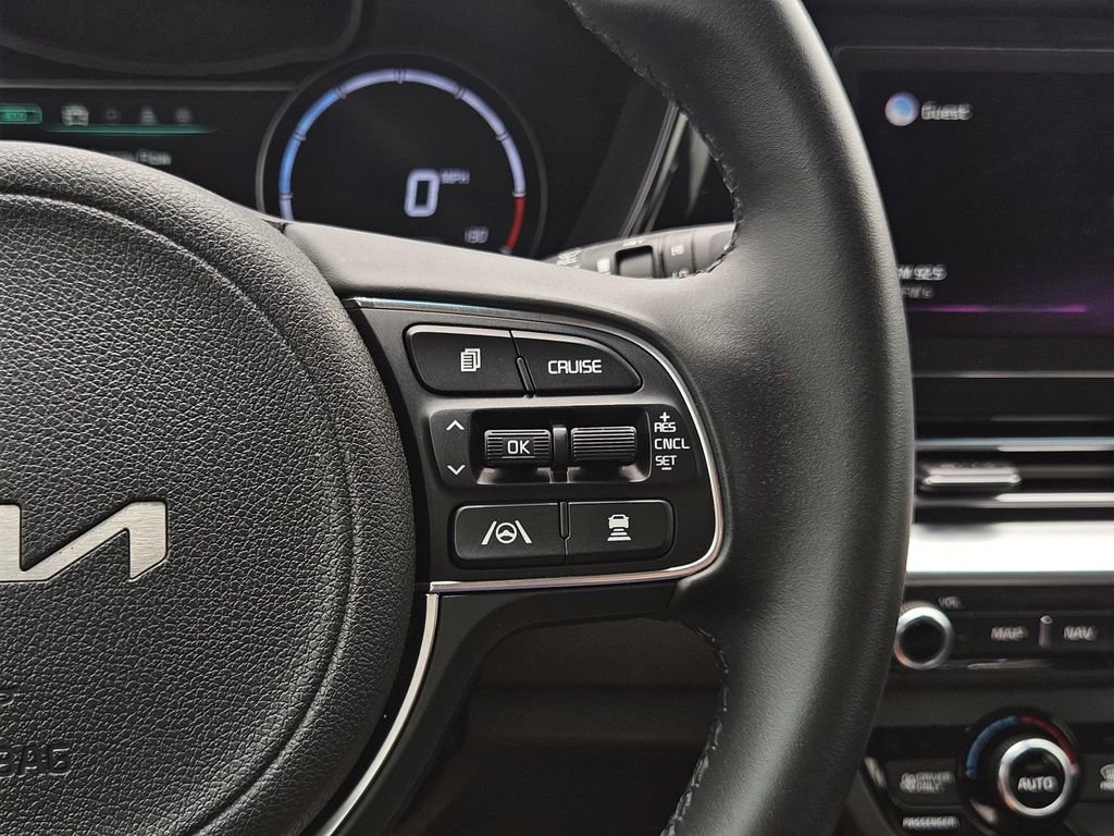 Used 2022 Kia Niro EX Premium FWD image 12