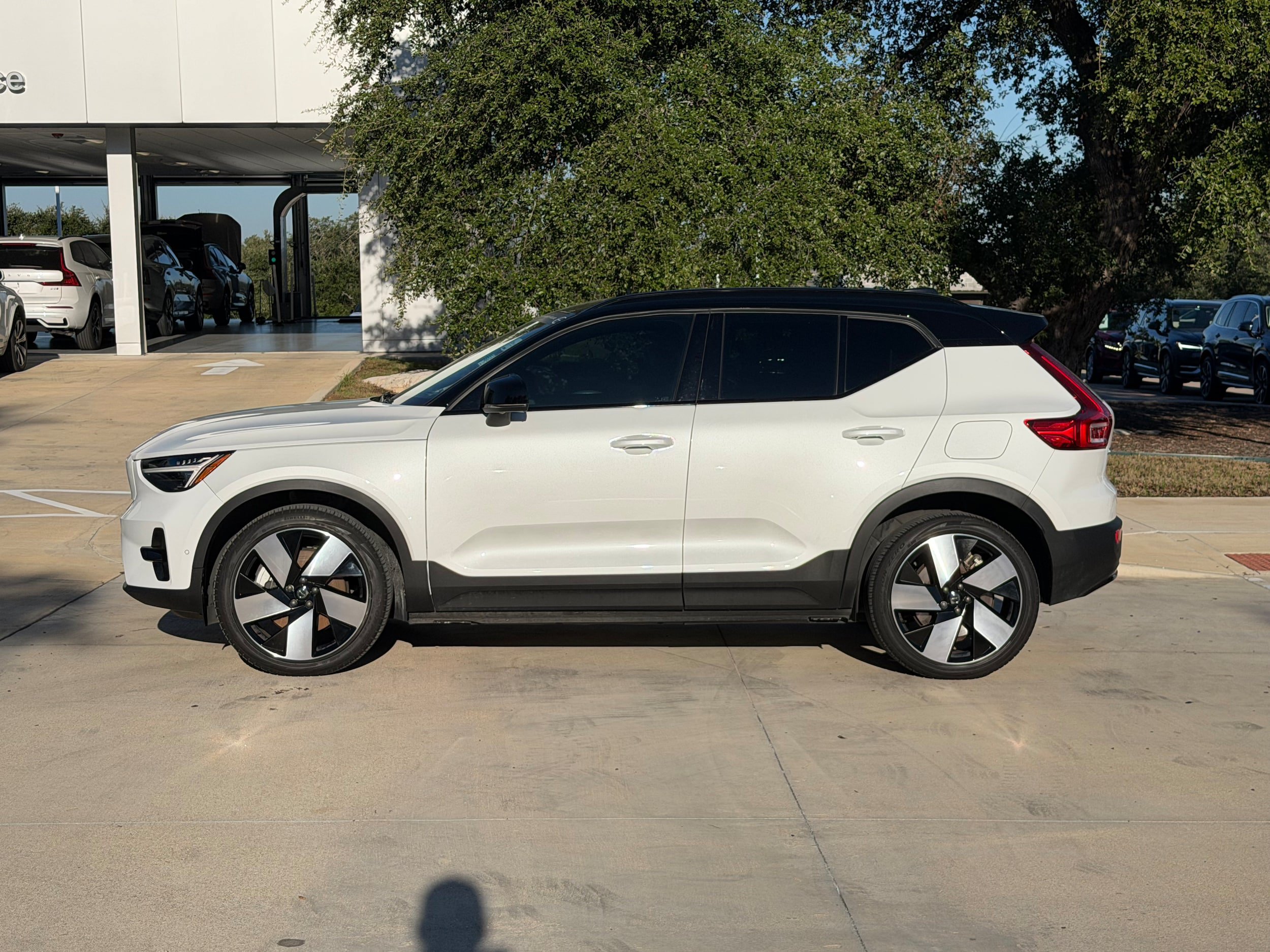Certified 2024 Volvo XC40 Recharge Plus w/ Protection Package Premier RWD image 3