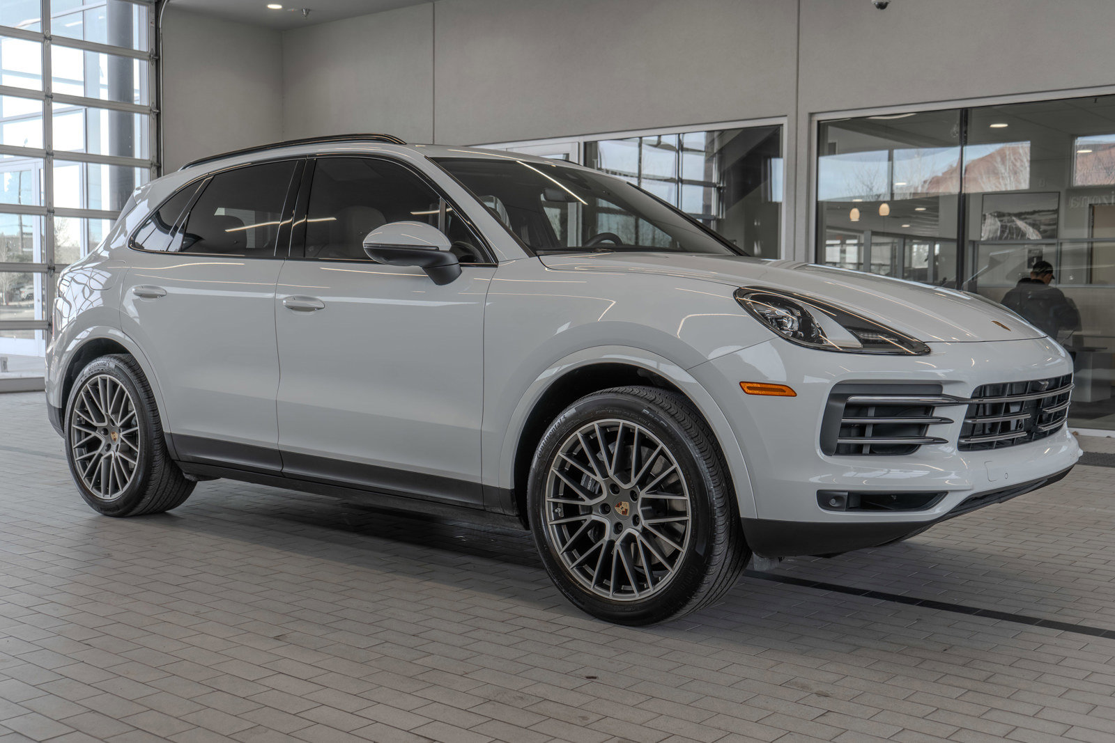 Used 2023 Porsche Cayenne Platinum Edition image 12