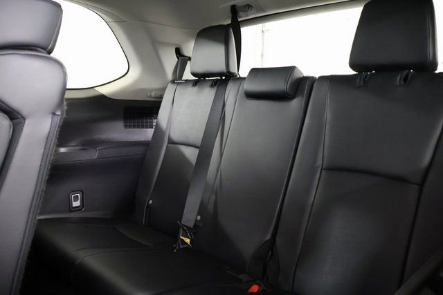 Certified 2024 Toyota Grand Highlander XLE image 29