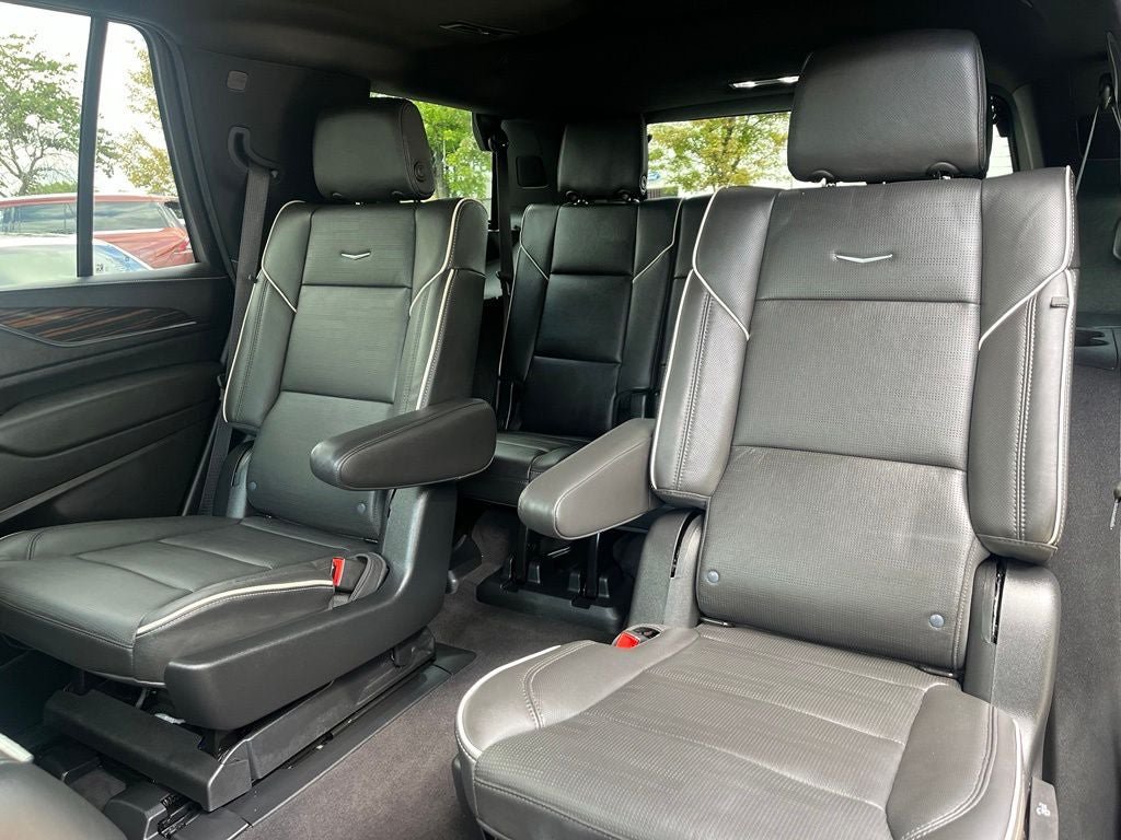 Used 2024 Cadillac Escalade Premium Luxury AWD/4WD image 14