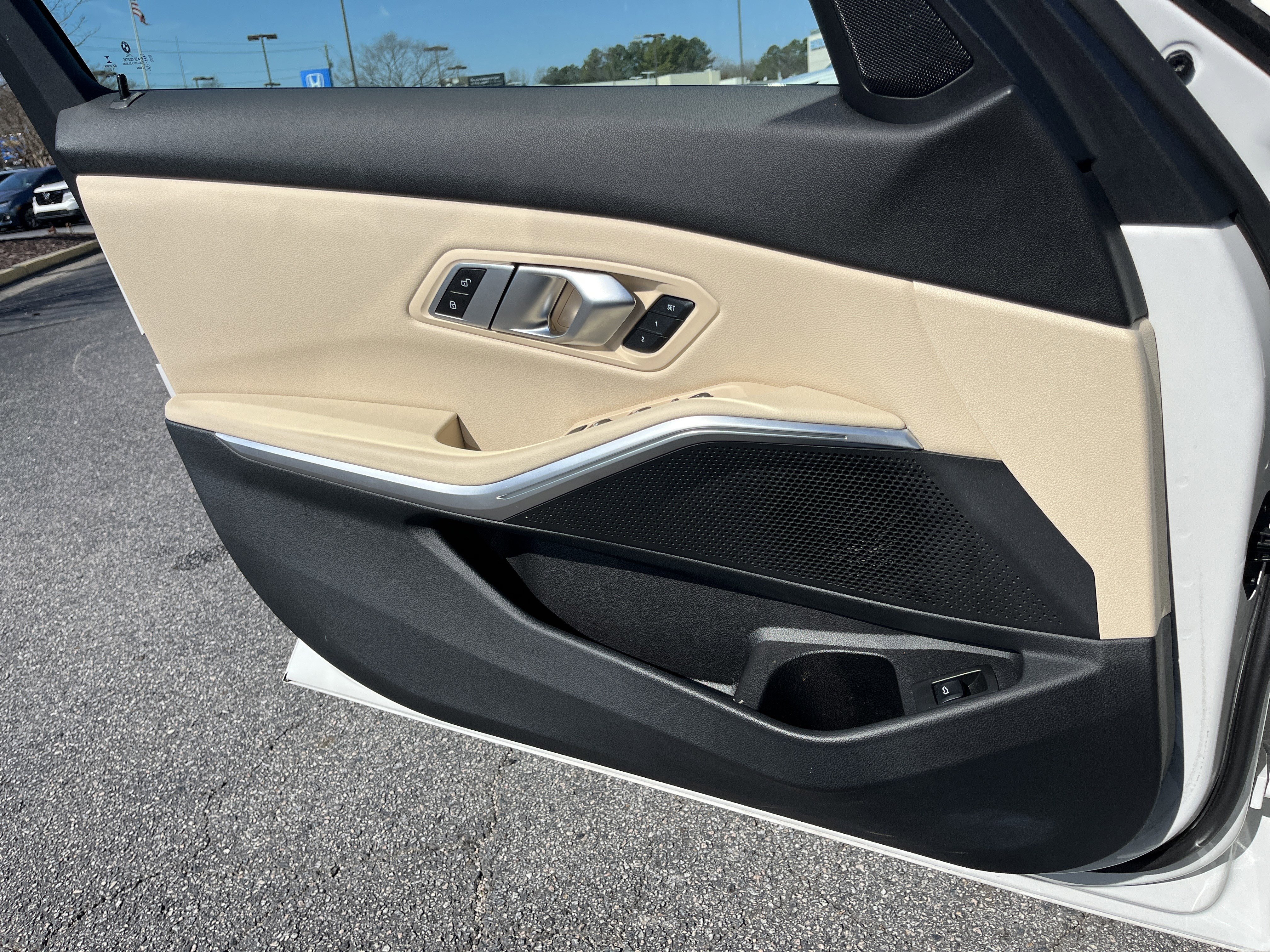 Used 2023 BMW 330i Sedan w/ Premium Package image 15