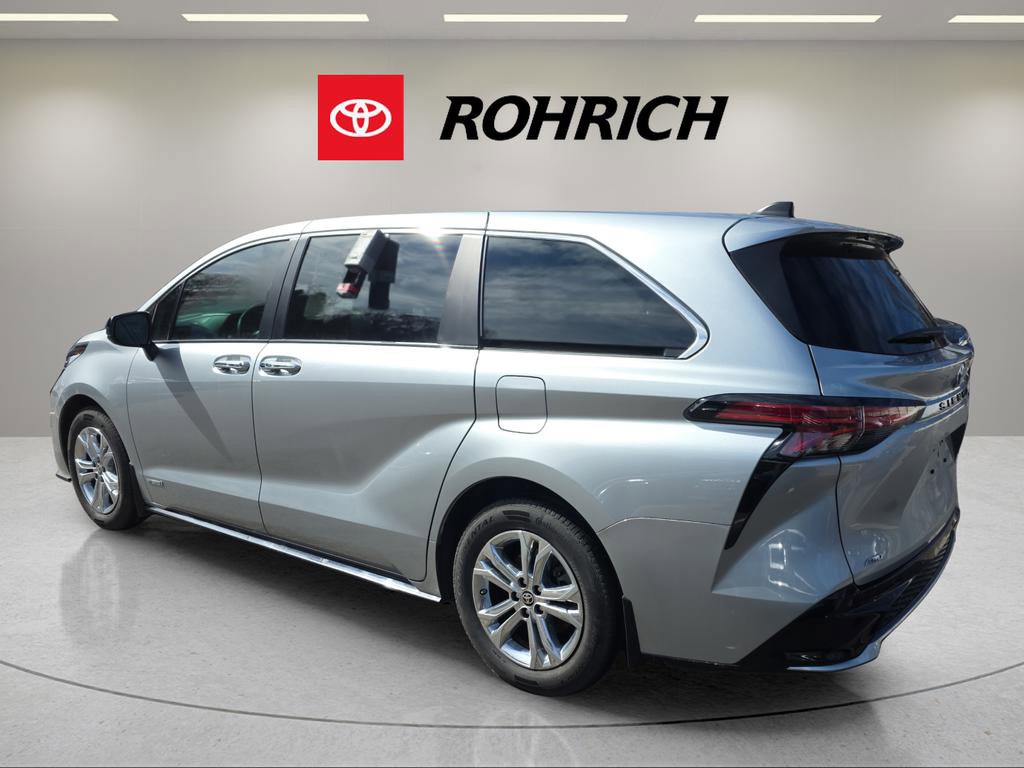 Used 2021 Toyota Sienna XSE image 8