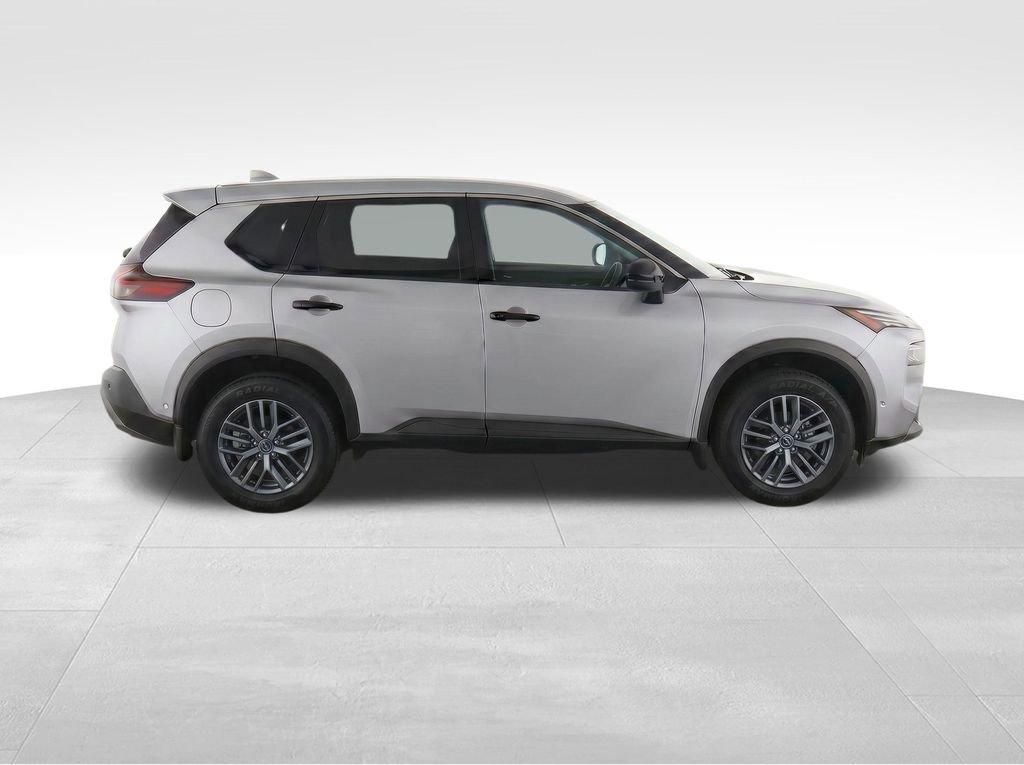 Used 2024 Nissan Rogue S FWD image 11