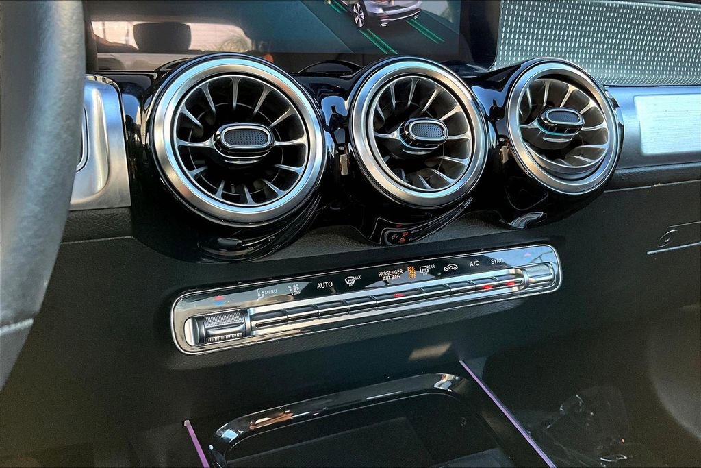 Used 2023 Mercedes-Benz GLB 250 image 14