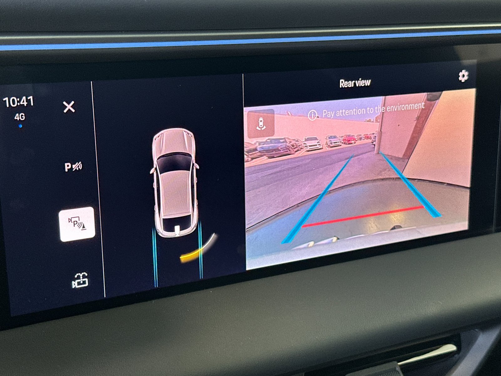 Certified 2025 Porsche Macan Electric RWD image 24