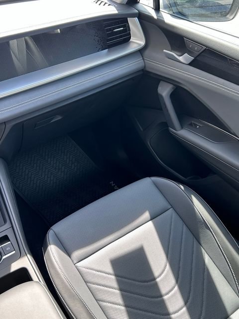 New 2026 Volkswagen Tiguan SE FWD image 12