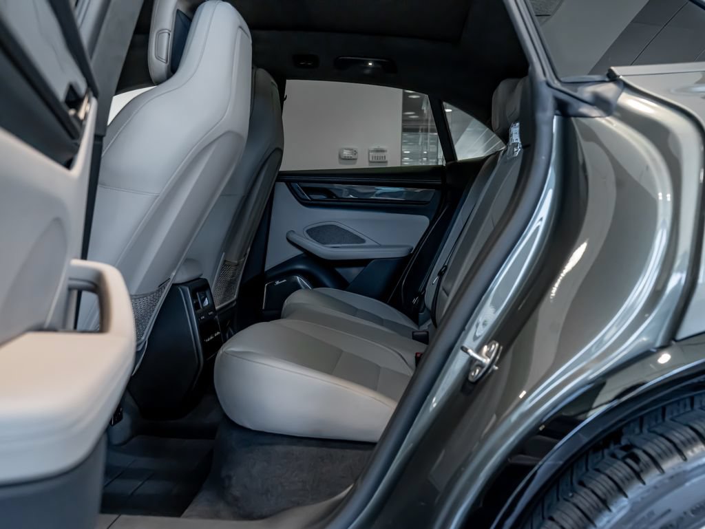 New 2026 Porsche Macan Turbo Electric AWD/4WD image 23