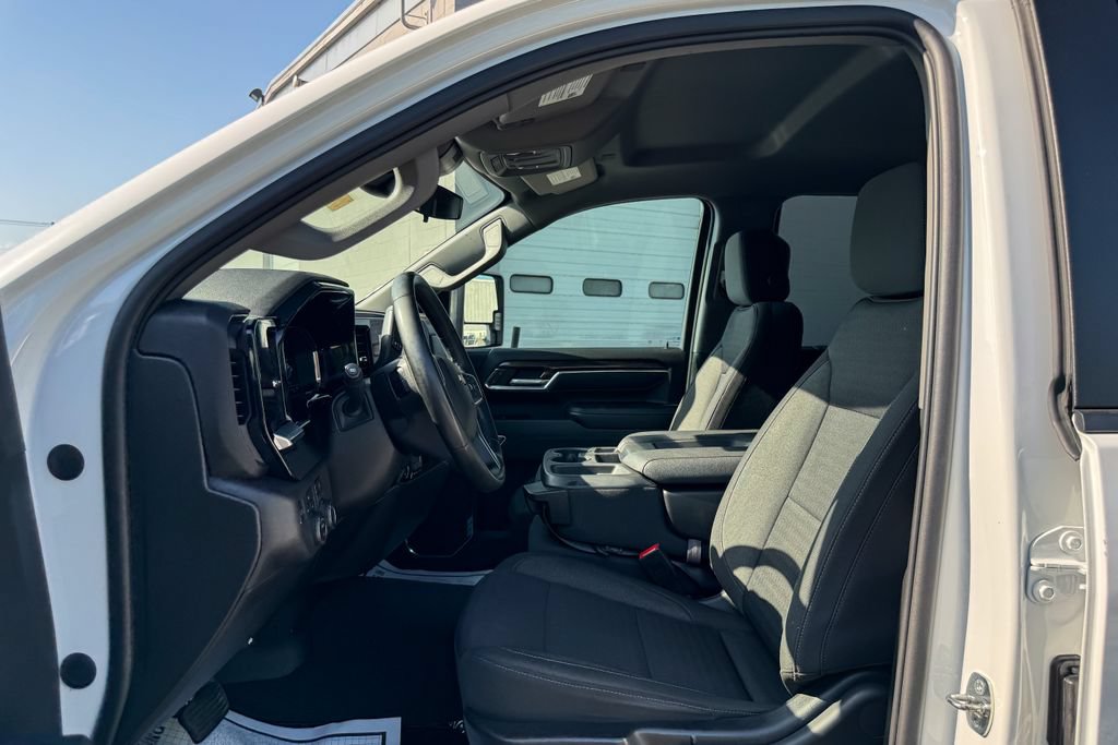 Used 2024 Chevrolet Silverado 2500 LT AWD/4WD image 25