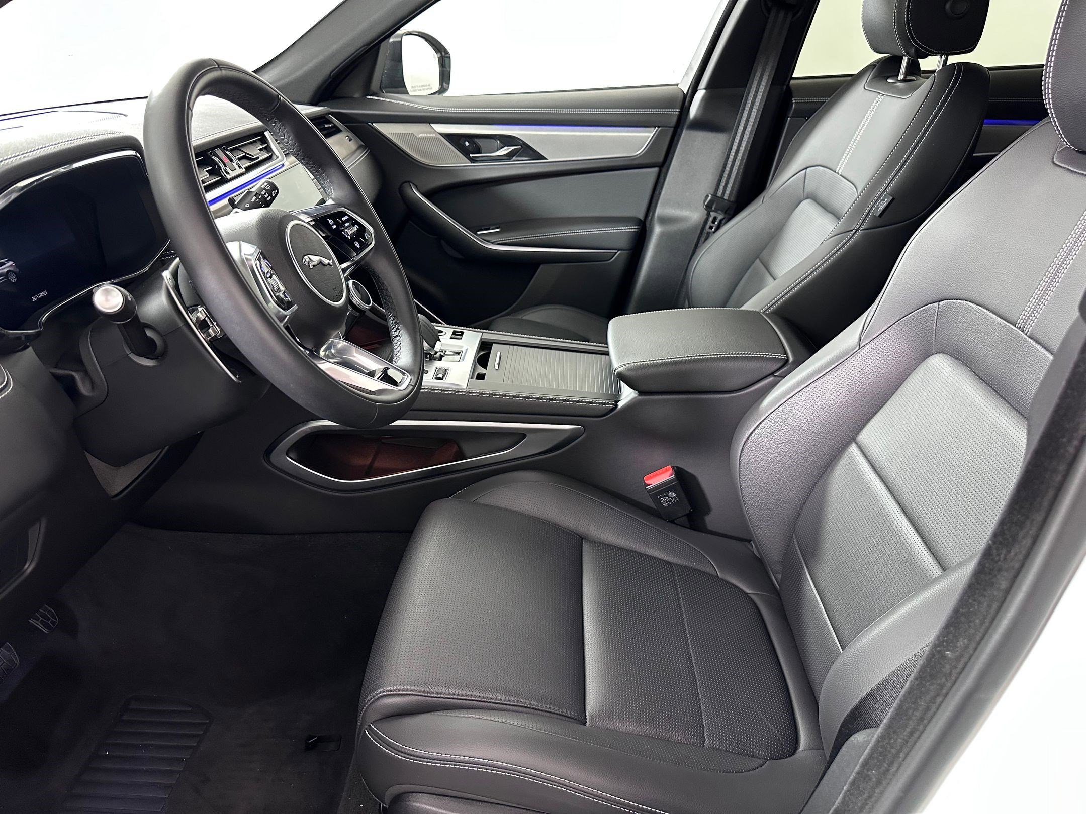 Used 2026 Jaguar F-PACE R-Dynamic S image 4