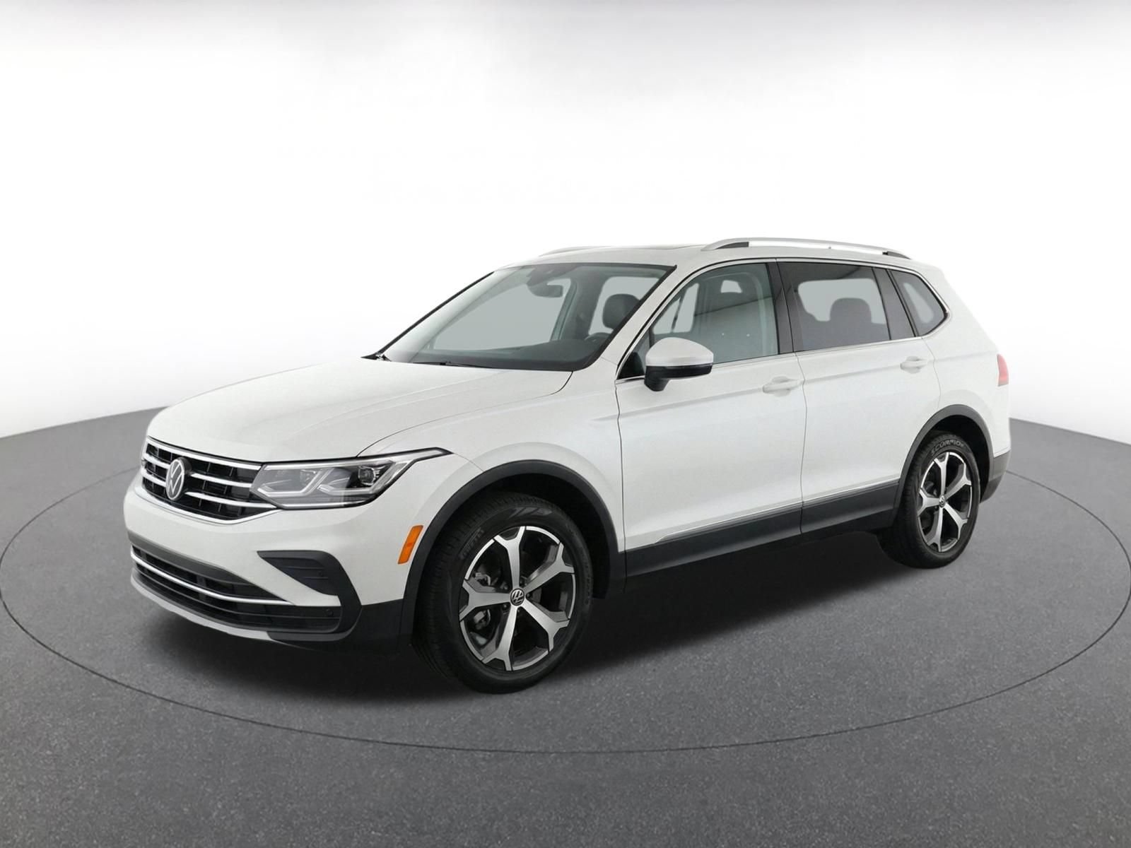 Used 2026 Volkswagen Tiguan SE FWD image 3