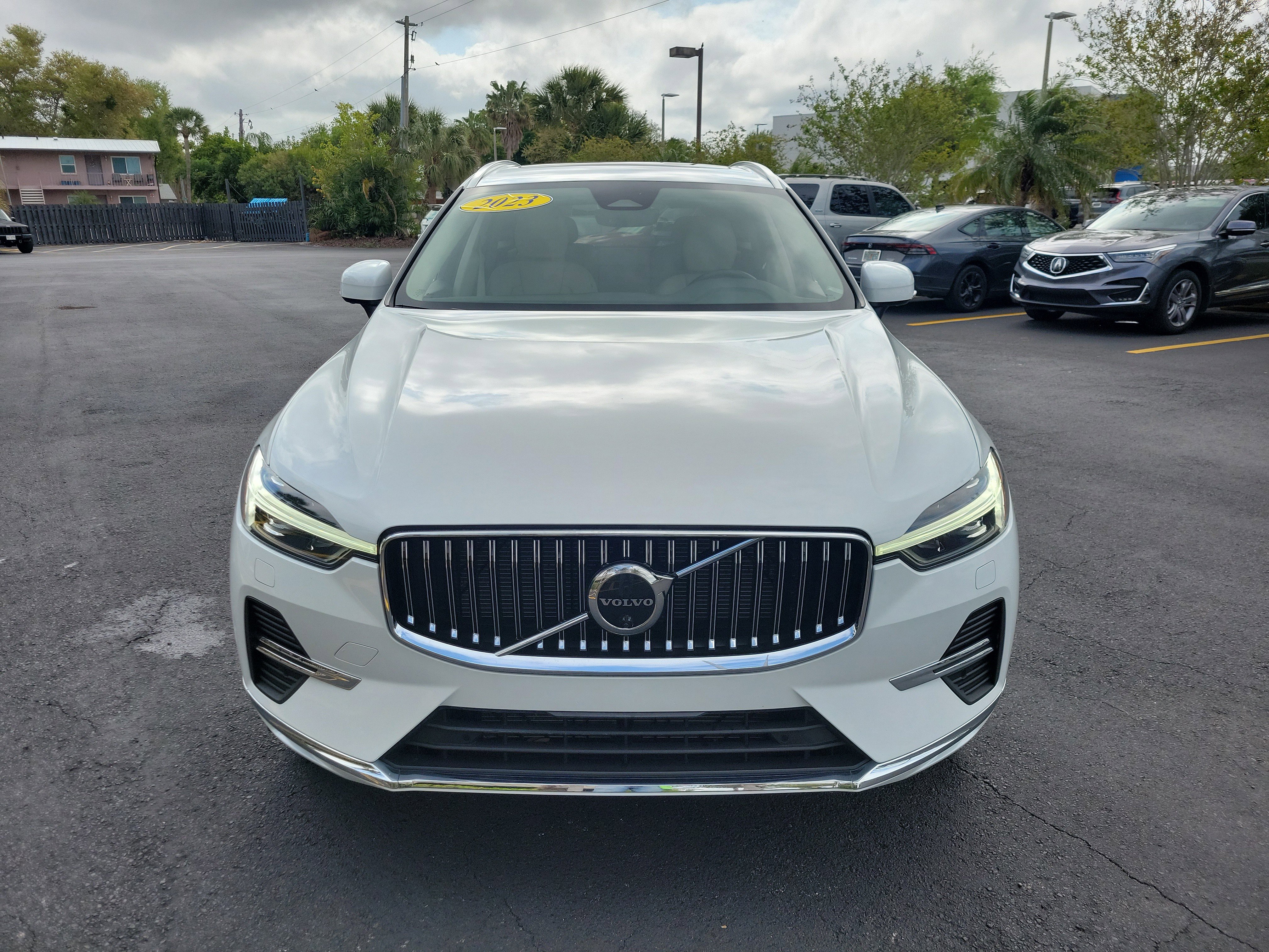 Used 2023 Volvo XC60 B5 Plus w/ Climate Package image 4