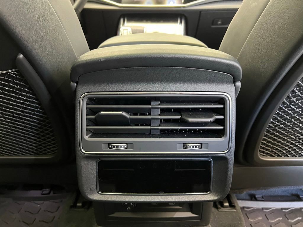 Used 2025 Audi SQ7 Prestige w/ Prestige Package AWD/4WD image 9