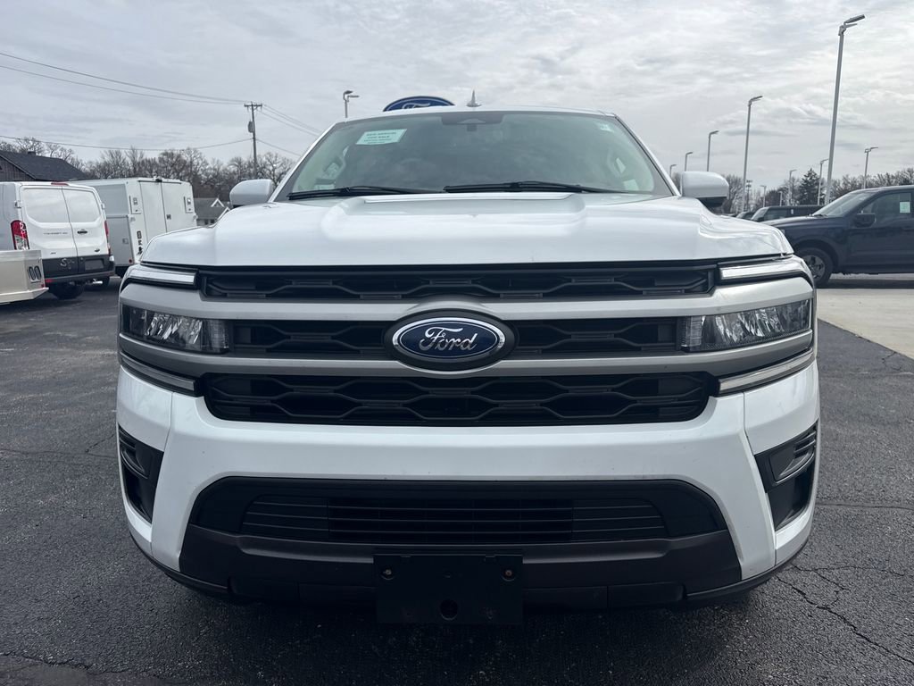 Used 2024 Ford Expedition Max XLT AWD/4WD image 3