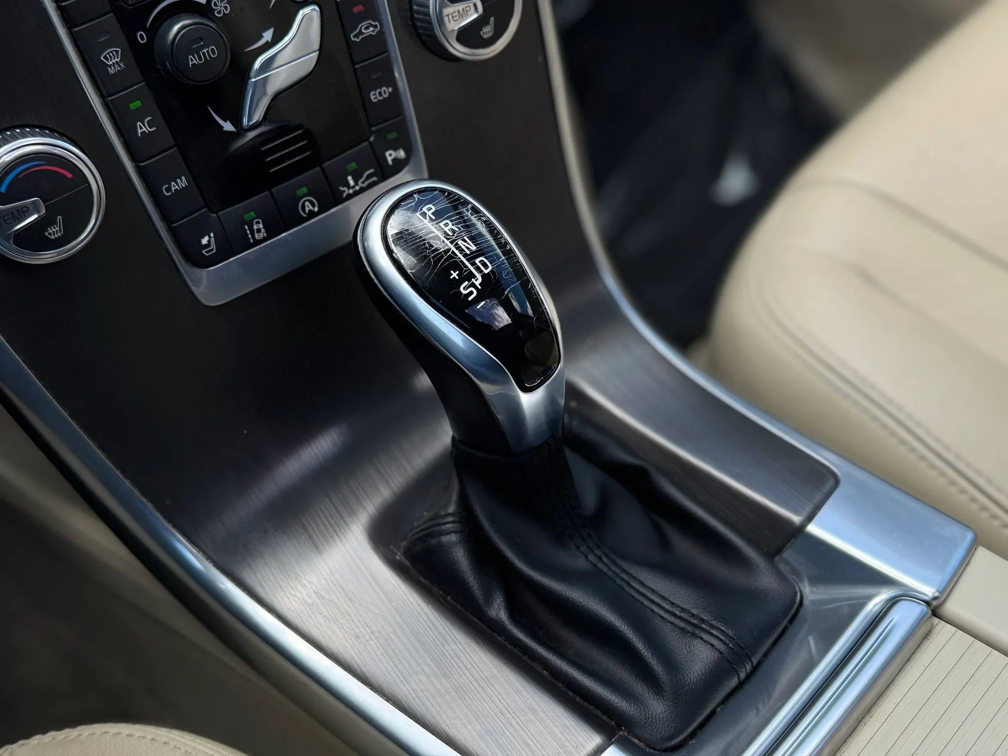Used 2015 Volvo XC60 T5 Platinum FWD image 36