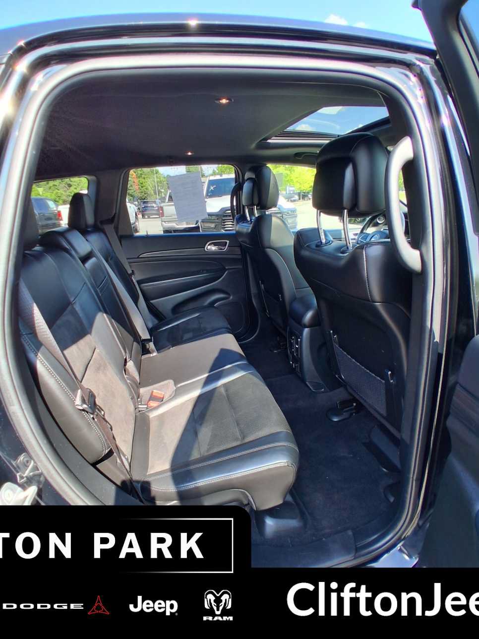 Used 2021 Jeep Grand Cherokee Laredo X AWD/4WD image 15