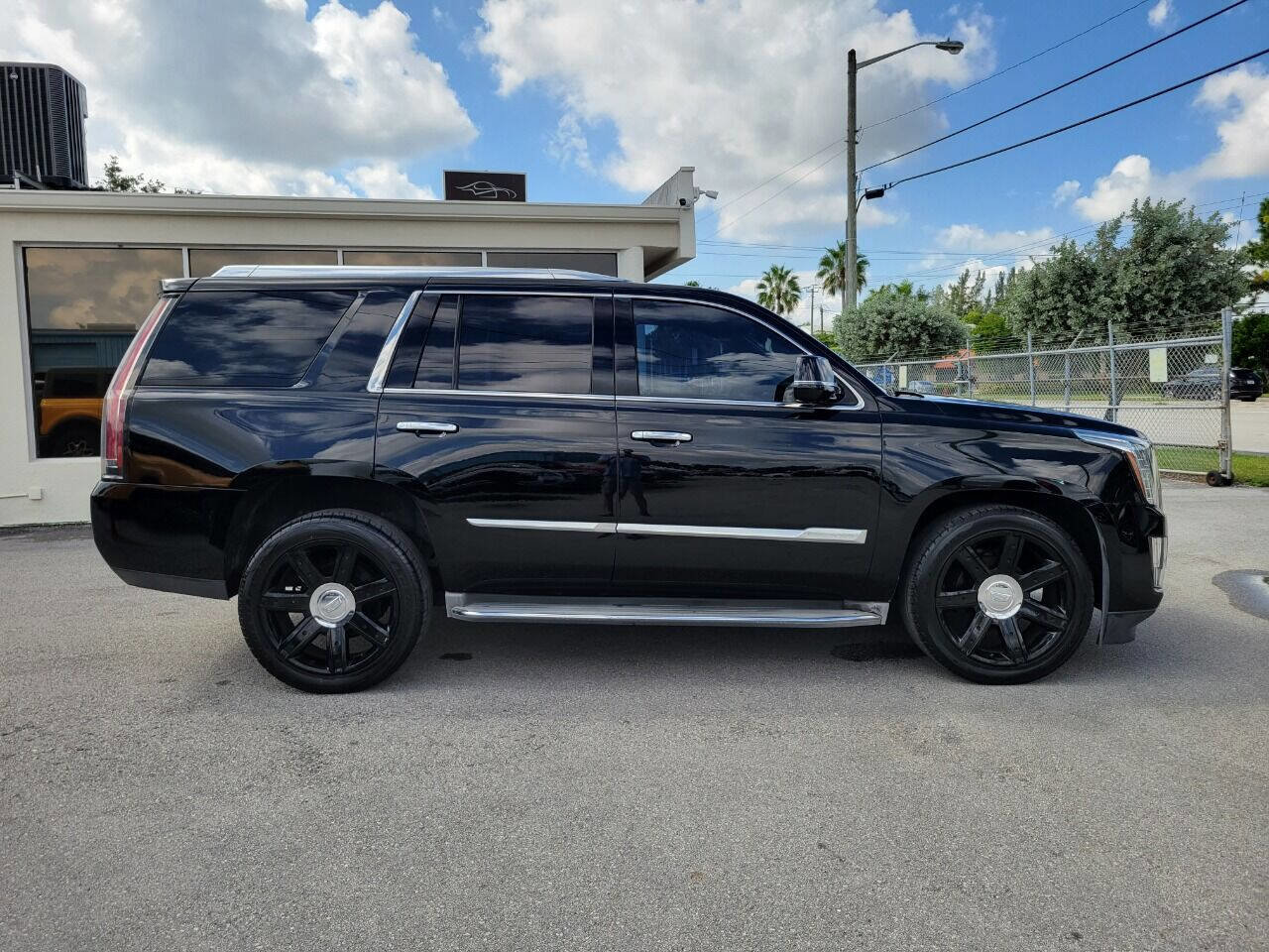 Used 2015 Cadillac Escalade Luxury RWD image 8