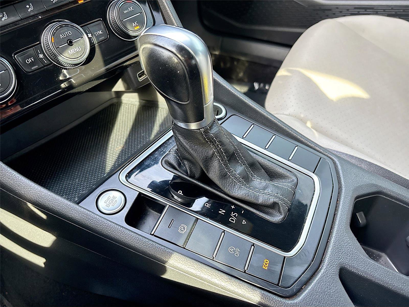 Used 2019 Volkswagen Jetta R-Line w/ R-Line Cold Weather Package image 17