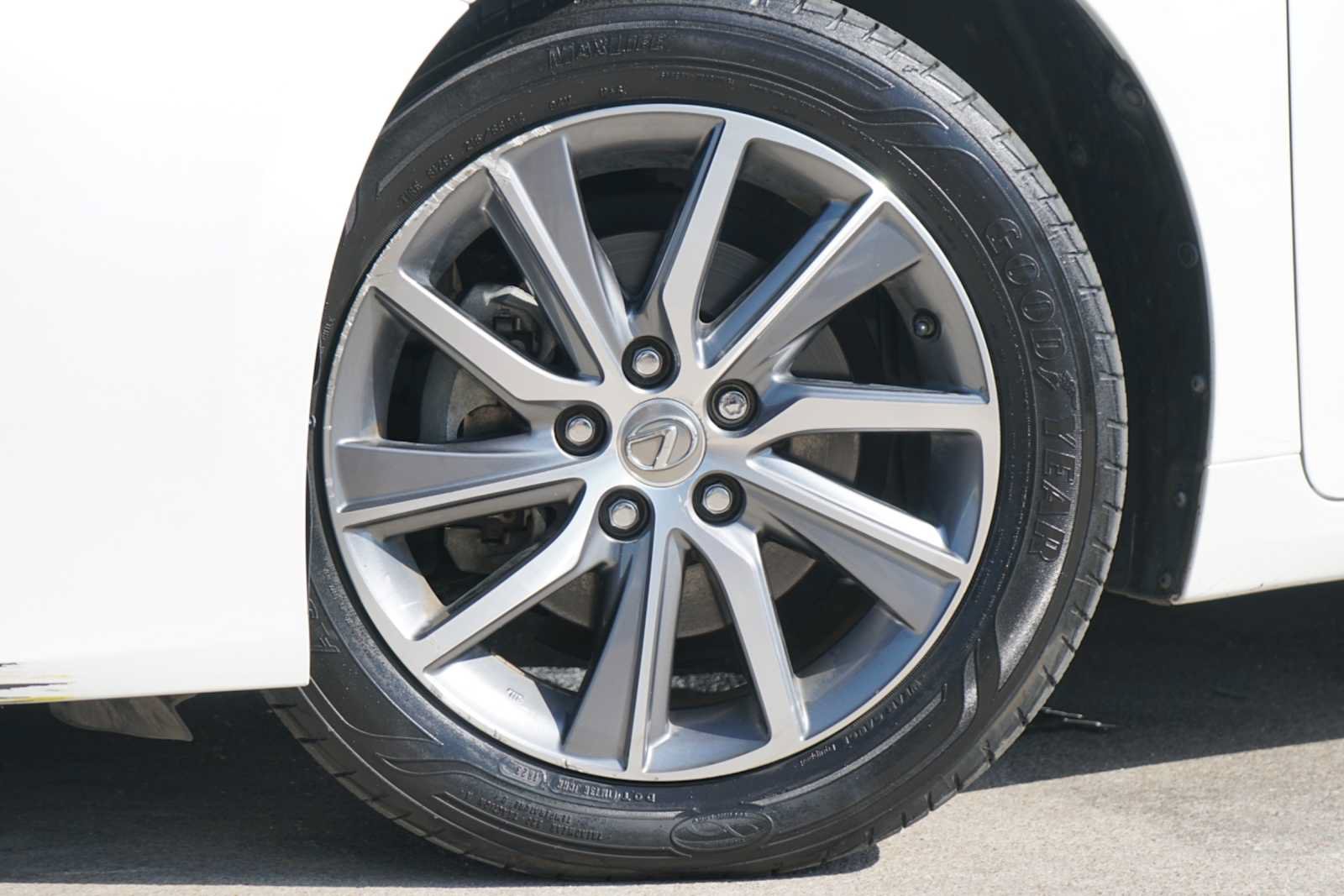 Used 2016 Lexus ES 300h w/ Premium Package w/Wood Trim FWD image 2