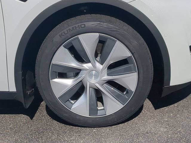 Used 2022 Tesla Model Y Long Range image 11