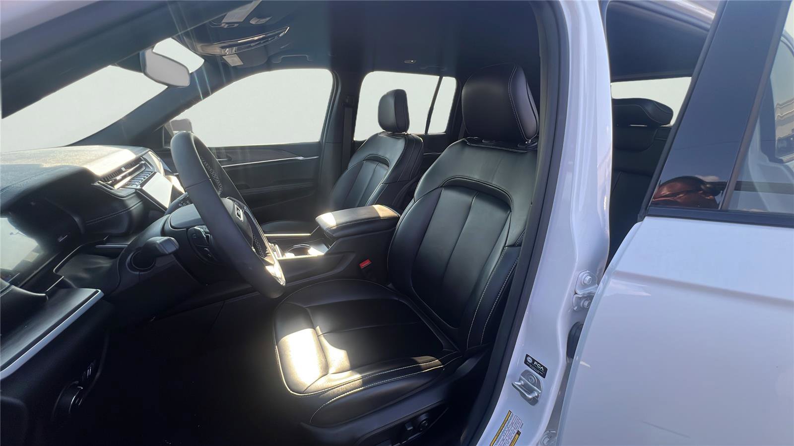 Certified 2024 Jeep Grand Cherokee Limited AWD/4WD image 11