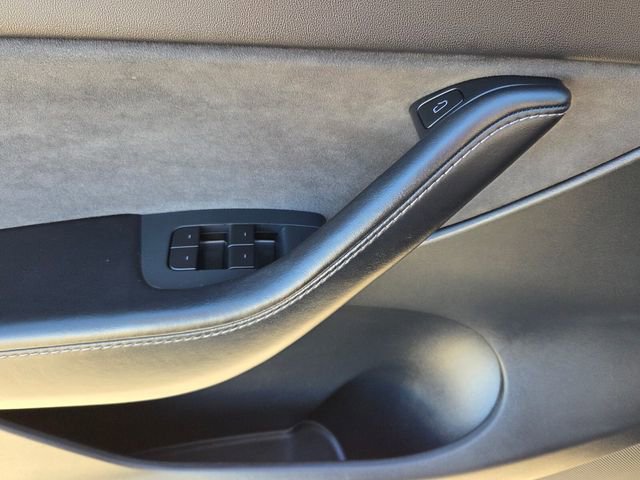 Used 2021 Tesla Model Y Long Range image 30