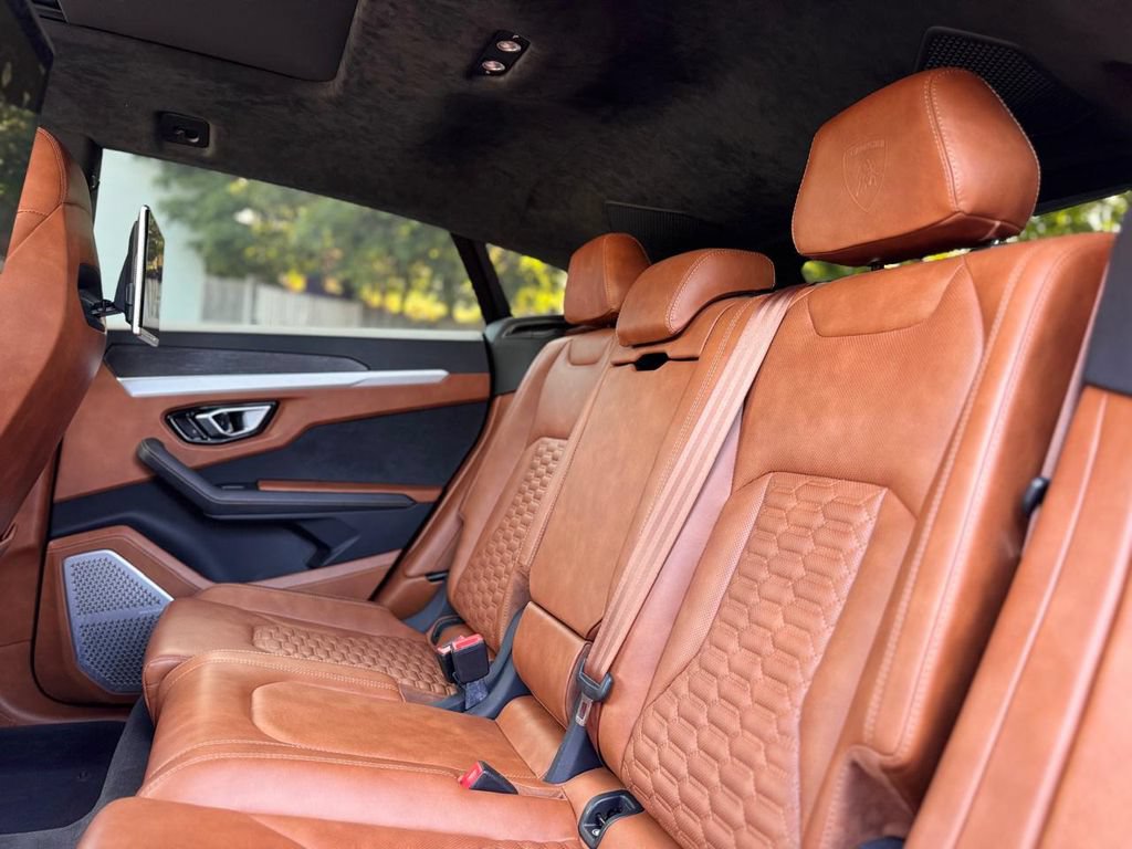 Used 2019 Lamborghini Urus AWD/4WD image 30