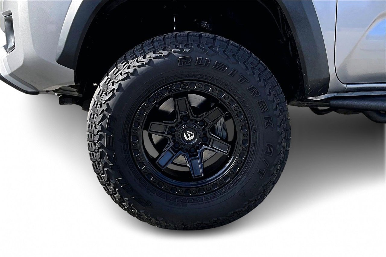 Used 2019 Toyota Tacoma TRD Off-Road w/ Technology Package image 30