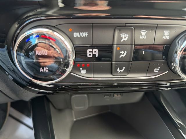 New 2026 Chevrolet Trax LT w/ Midnight Edition FWD image 17