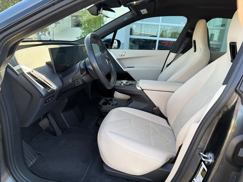 Used 2023 BMW iX xDrive50 w/ Sport Package AWD/4WD image 10
