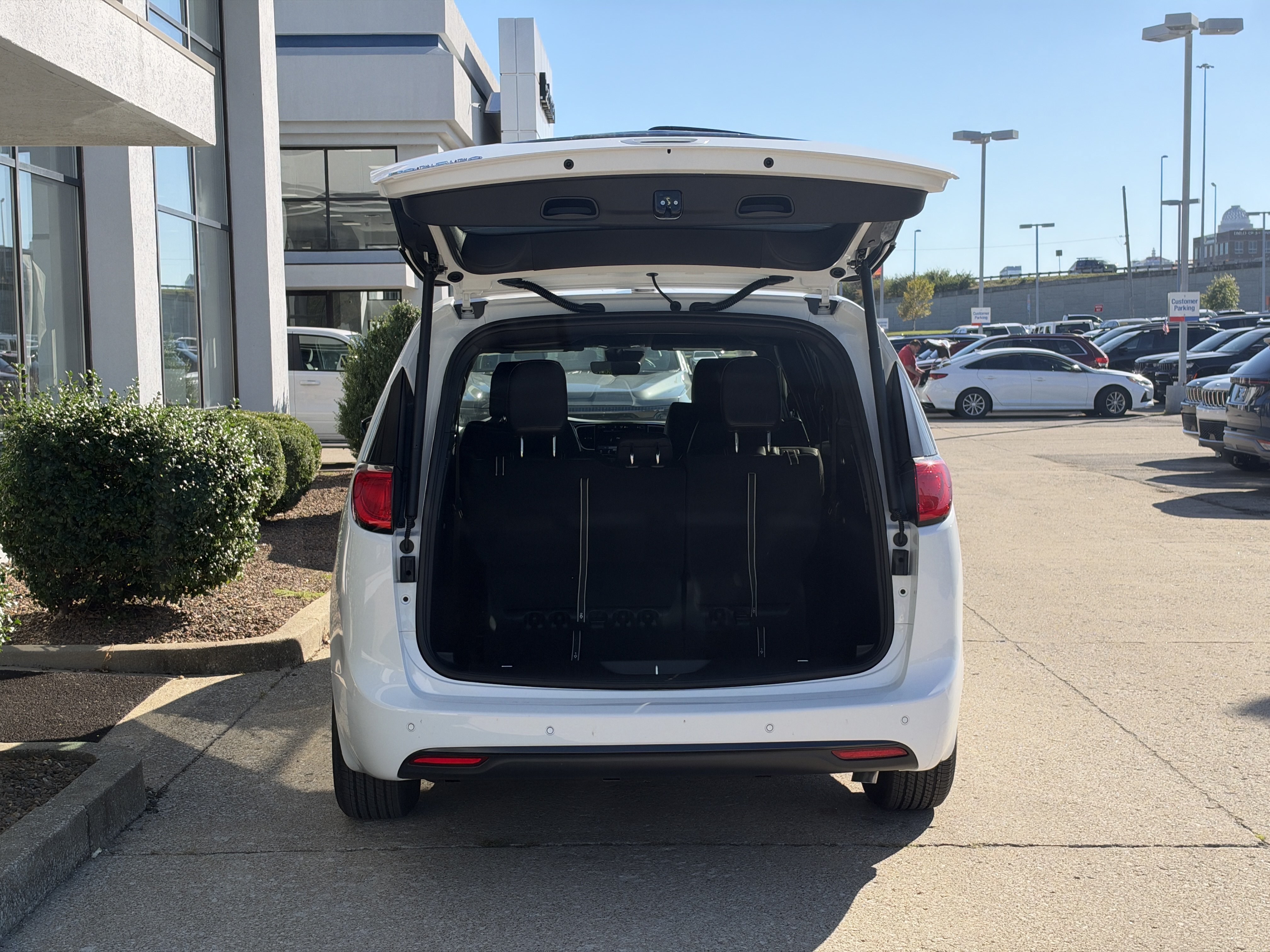 New 2027 Chrysler Pacifica LX FWD image 10